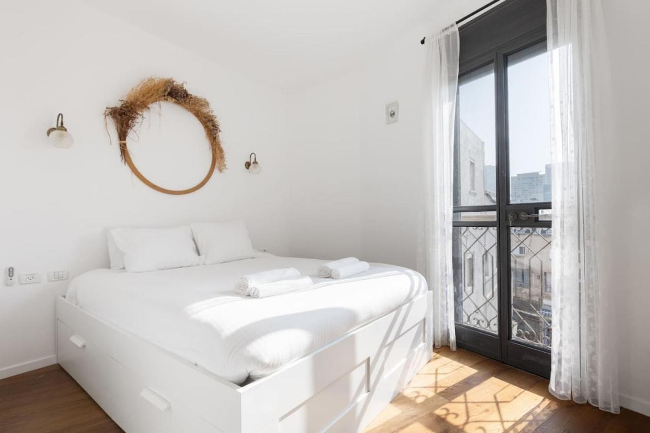 Boutique Two-bedroom On Nahalat Binyamin * Tel-Aviv