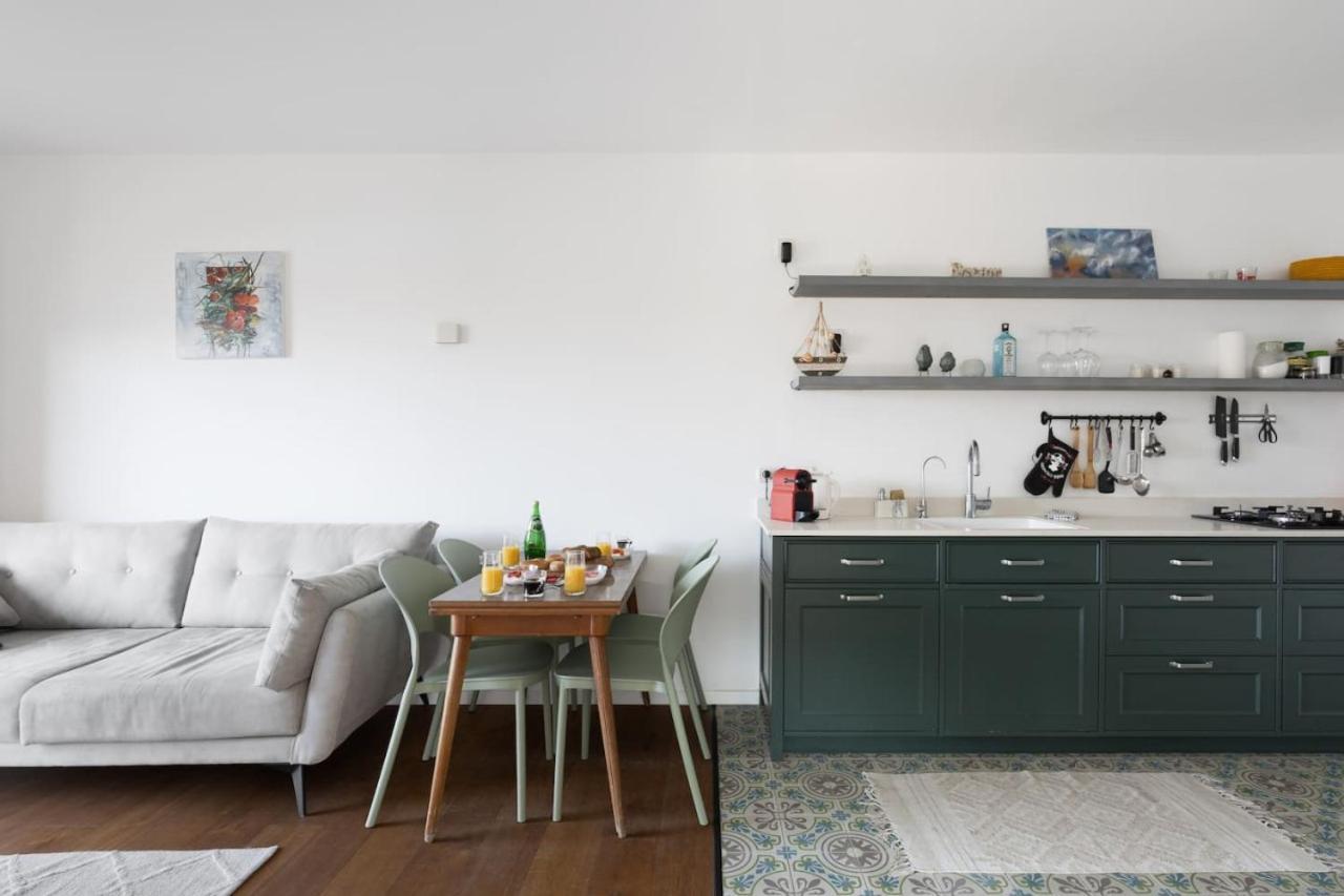 Boutique Two-bedroom On Nahalat Binyamin Tel-Aviv