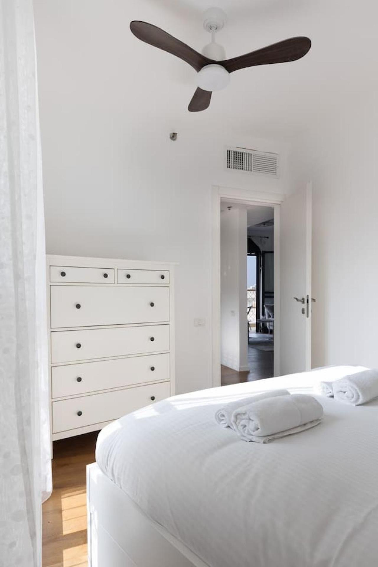 Elegant W Balcony & Mamad In Heart Of By Sea N' Rent Căn hộ *